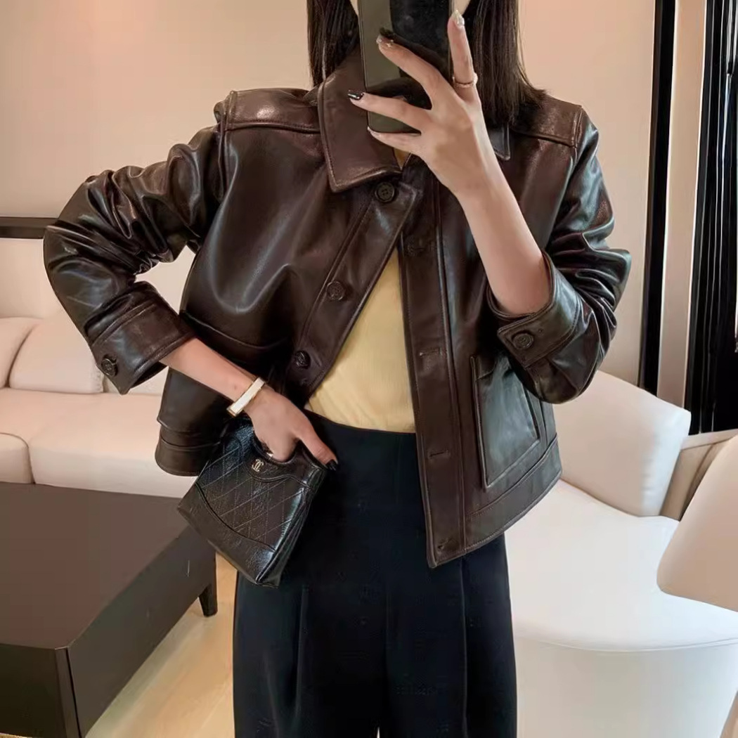 2024春の英倫風は本革の皮の服をめくっています。