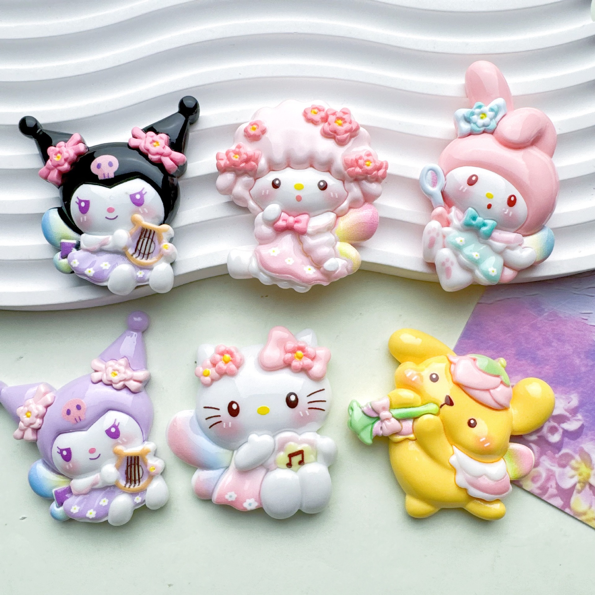 DAKA SANRIO 시리즈 냉장고 자석 휴대 전화 케이스 헤어 액세서리 나막신 DIY 쥬얼리 패치 수지 소재 도매