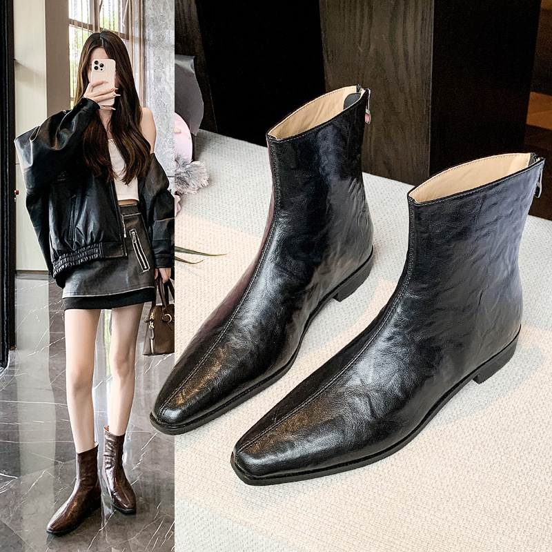 2025年大码马丁靴女厚底增高显瘦尖头jk小皮鞋女英伦舒适单鞋时尚