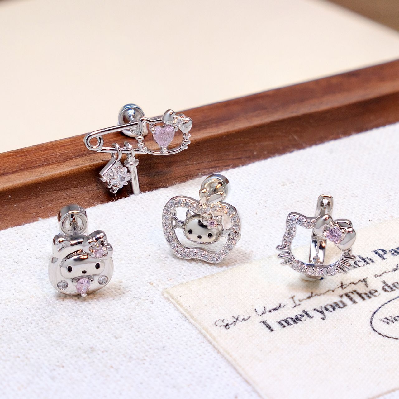 创意可爱小猫耳钉镂空kt小红书爆款耳骨钉满钻甜美高级感耳饰