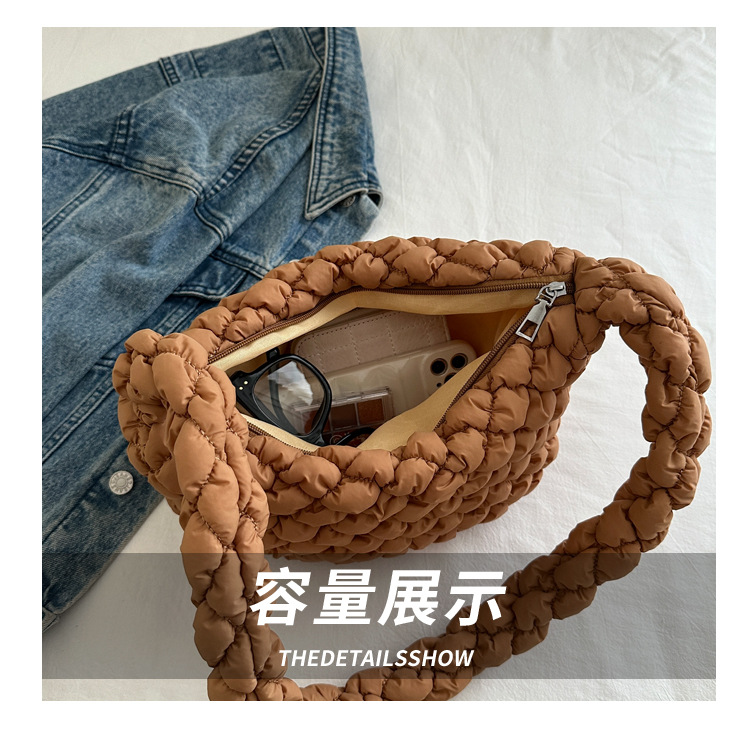Large-capacity pleated cloud bag, new fashionable single-shoulder hand-held dumpling bag, solid-color simple crossbody bag, cross-border wholesale undefined
