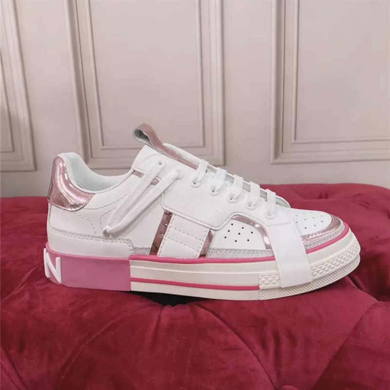 Zapatos deportivos casuales transpirables y perforados de moda coreana estilo DG, versión superior, para hombre, invierno 2025, zapatos blancos de moda europeos y americanos para mujer.