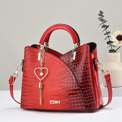 Crossbody Summer Single Shoulder New Minimalist Fashion Bag for Women, Direct Shipping, Atmospheric and Large Capacity Trendy Bag