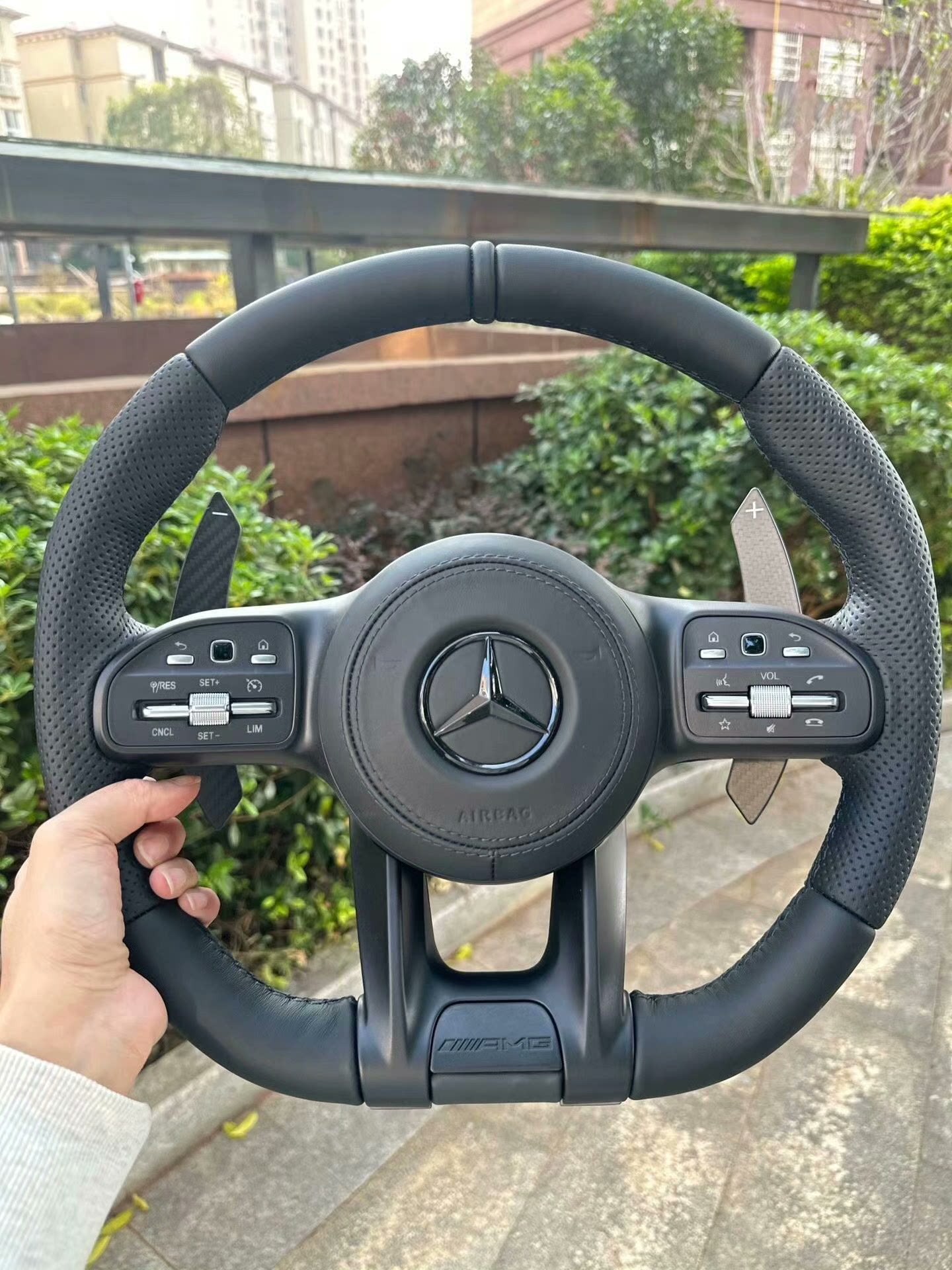 Used for Mercedes-Benz E-Class E200 E300 E320 E260 E350 E43 E63, matte finish steering wheel modification