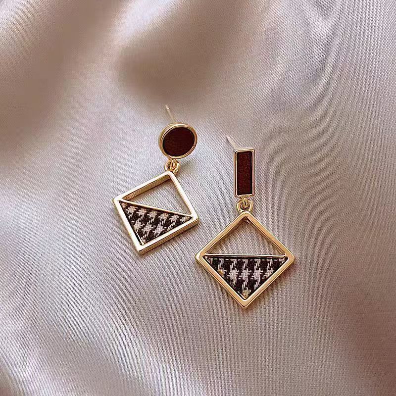 Pendientes largos con flecos elegantes y diamantes con aguja de plata Pendientes de todo fósforo de temperamento de nicho Pendientes simples y ligeros de lujo de alta gama Mujeres