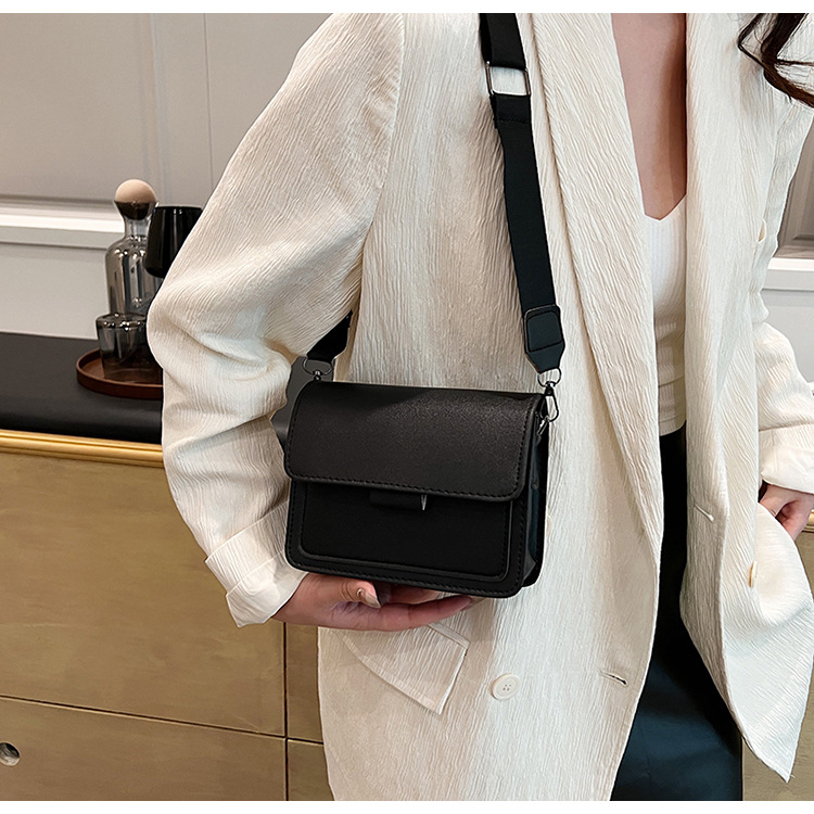 198g Weight Synthetic Leather Lining Material Sewing Thread Fashion Element Flip Cover Closure Type Single Shoulder Strap Strap Type Square Bag Bags Type Casual Occasion Pu Leather Material Solid Color Pattern All Seasons Season Women's Gender Classic Style Style Square Shape Women's Pu Leather Solid Color Classic Style Sewing Thread Square Flip Cover Square Bag 26