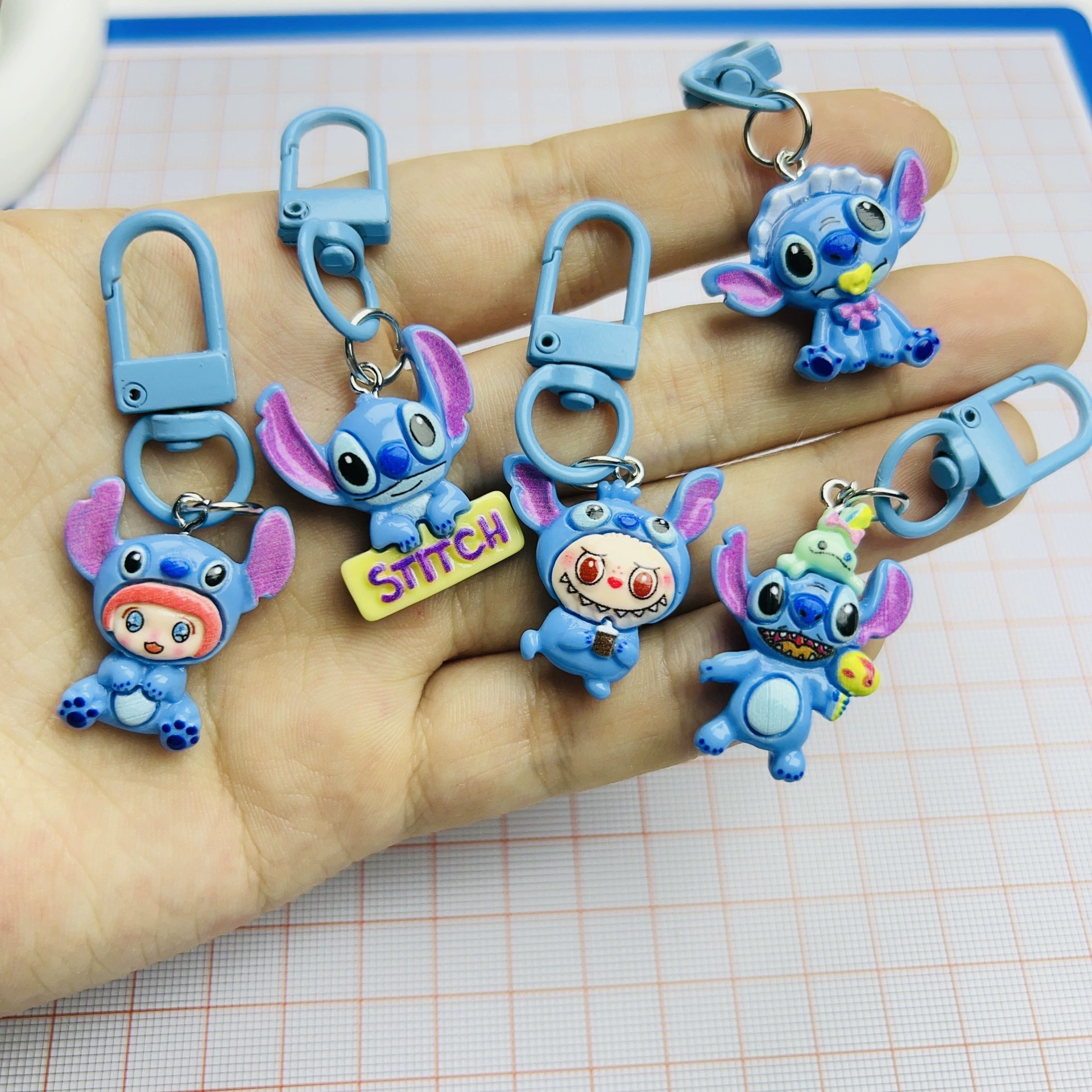 Новый милый мультяшный брелок Стич Labubu, нишевый подвесной кулон в виде девчачьего сердца, аксессуар для студенческой сумки