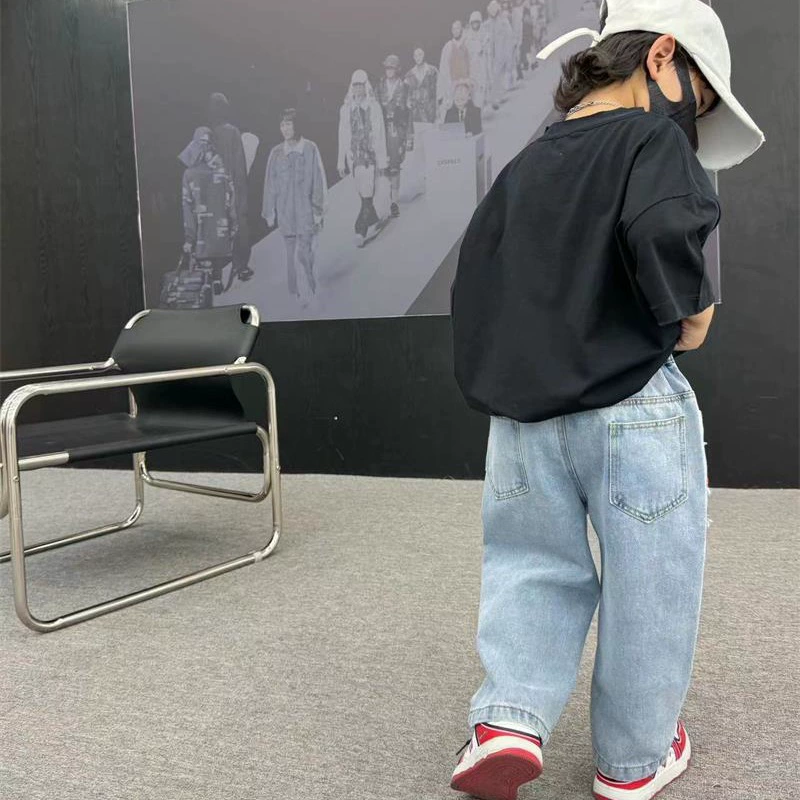 Children 2024 Spring new straight jeans Small and young children wearing broken holes, cooler fried street beggar pants 3138