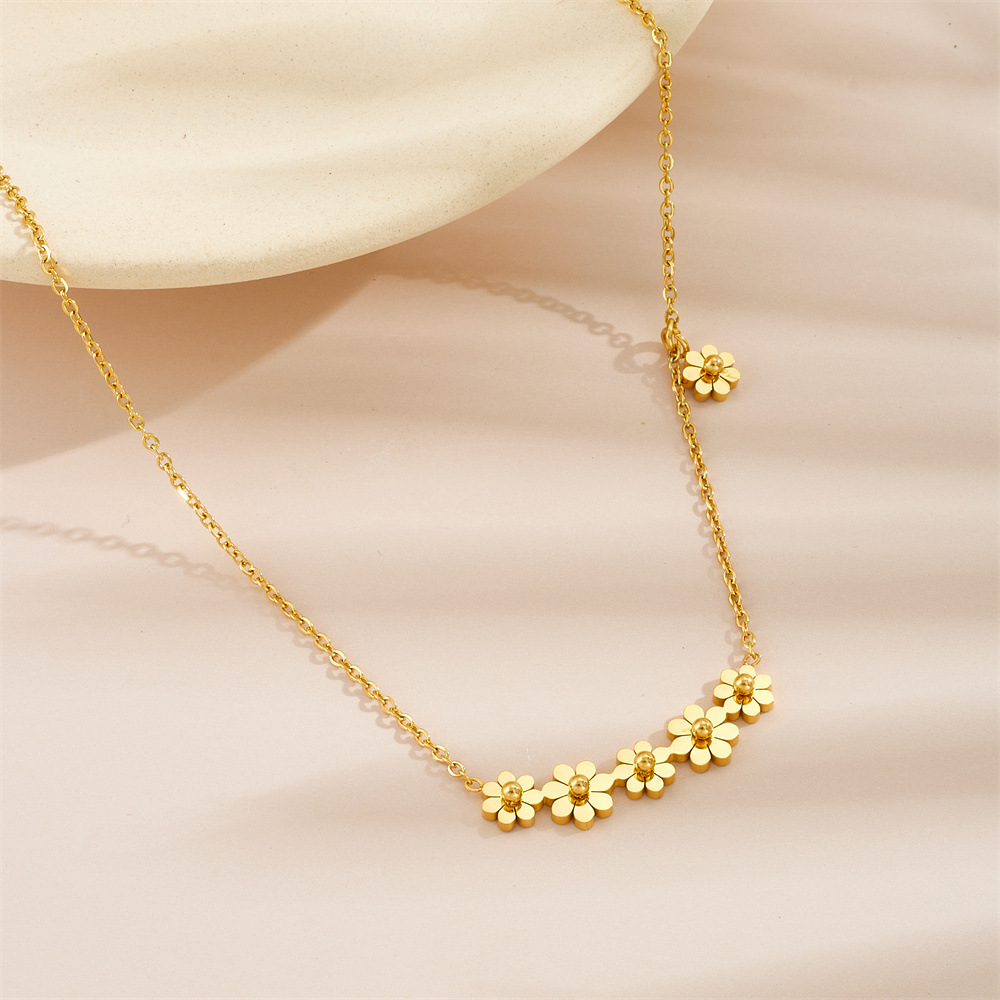 19g Weight Titanium Steel Pendant Material Necklace Classification Titanium Steel Chain Material cable chain Chain Type 1 Piece Quantity Daily Occasion Titanium Steel Material Flower Pattern Women's Gender Sweet Style Wholesale Jewelry Sweet Flower Titanium Steel Necklace 8