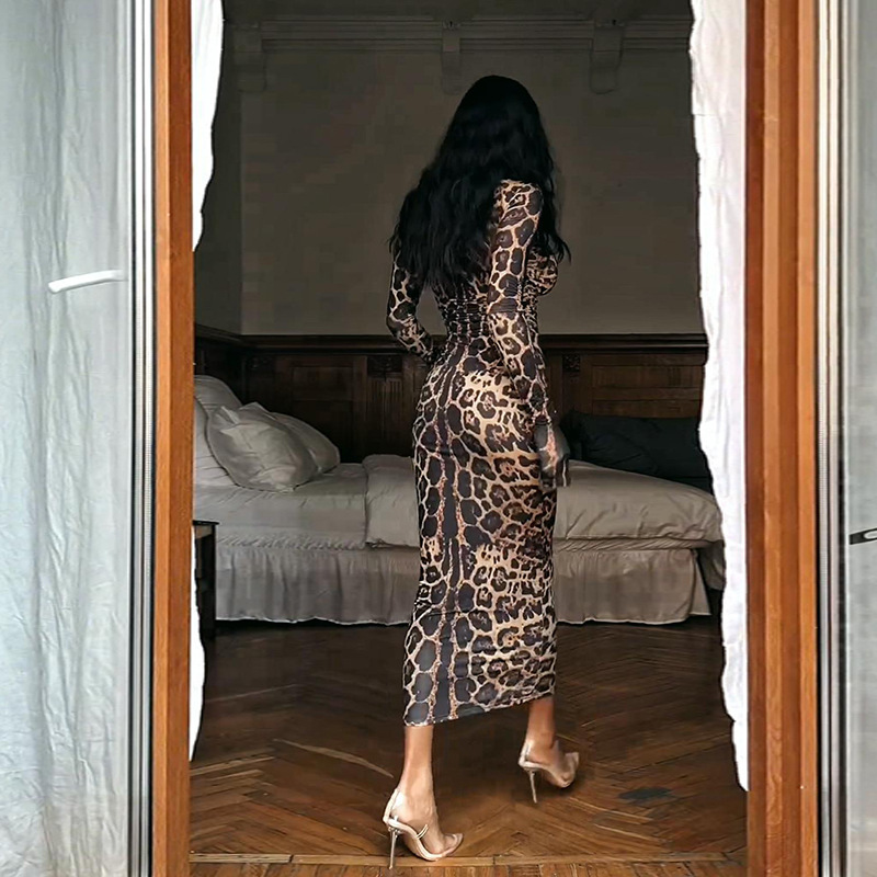 2024 otoño y invierno estilo europeo y americano ropa de mujer transfronteriza nueva moda animal estampado medio cuello alto mangas largas delgadas vestido de cadera