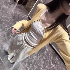 早秋新款黄色休闲外套显瘦圆领针织衫女外搭上衣修身纽扣长袖毛衣