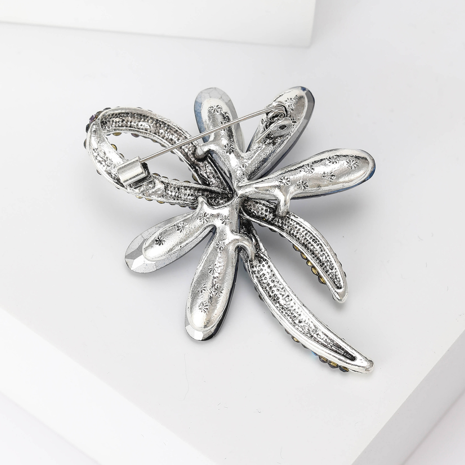 15g Weight Rhinestones Inlay Material Brooches Classification Holiday Occasion Alloy Material Bow Knot Pattern Women's Gender Inlay Design Pin Bow Knot Alloy Inlay Rhinestones Women's Brooches 3
