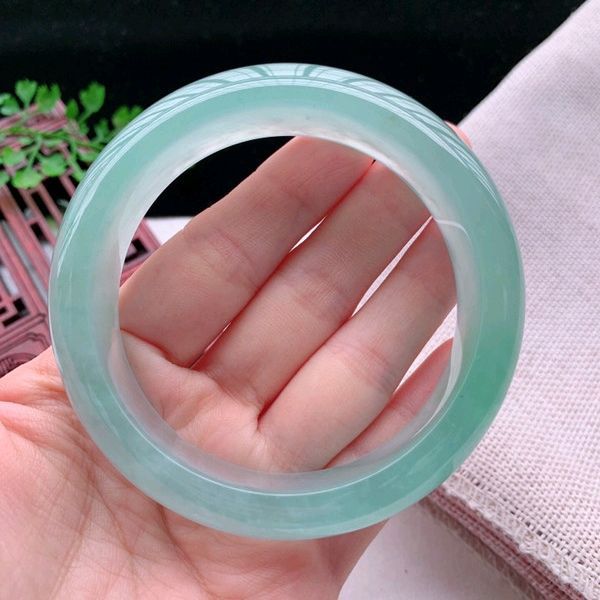 Vòng tay ngọc bích tự nhiên Myanmar A cao cấp, đường kính trong 53–62 mm chi tiết 3