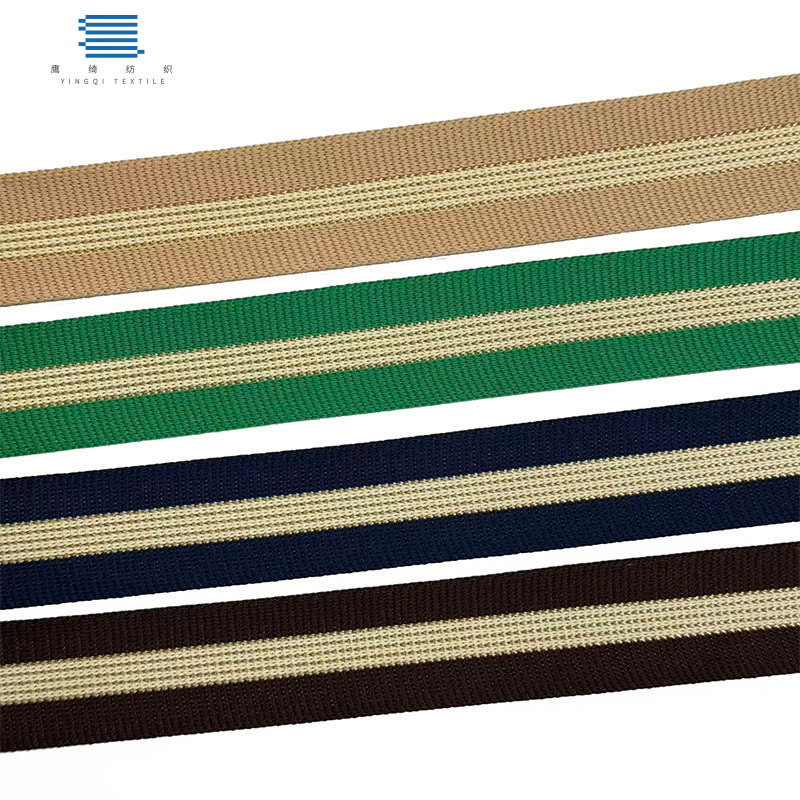 New striped knit with contrasting colors and glittery stripes, featuring a sporty and casual design, with polyester trim on the sides of the sweatpants New striped knit with contrasting colors and glittery stripes, featuring a sporty and casual design, with polyester trim on the sides of the sweatpants