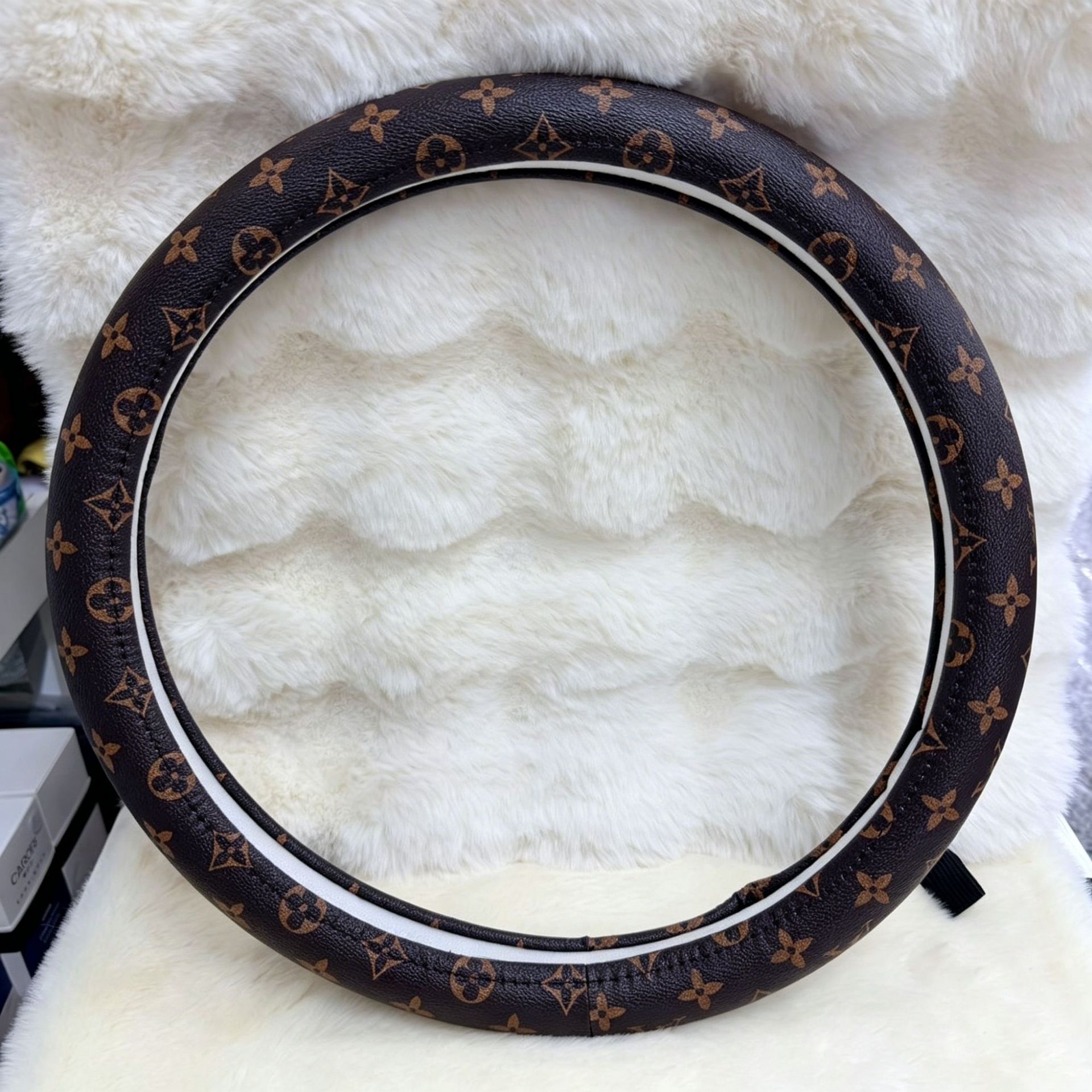 Four-Season Universal Fashion Car Steering Wheel Cover for Women, Trendy Brand Handlebar Cover, Universal Leather Interior Cover