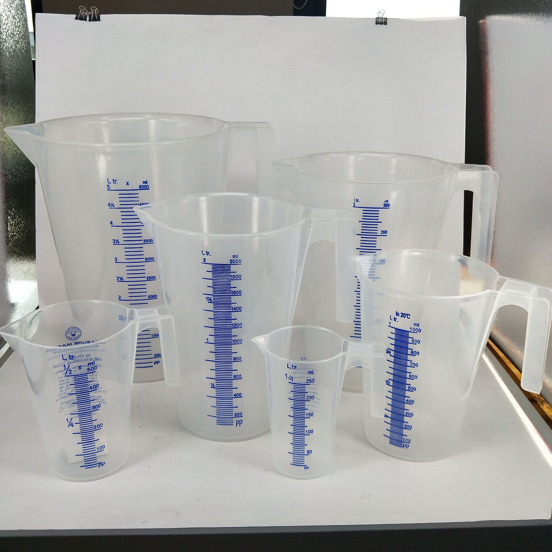 供应 塑料量杯刻度杯商用计量杯大容量奶茶专用刻度杯烧杯 可印刷