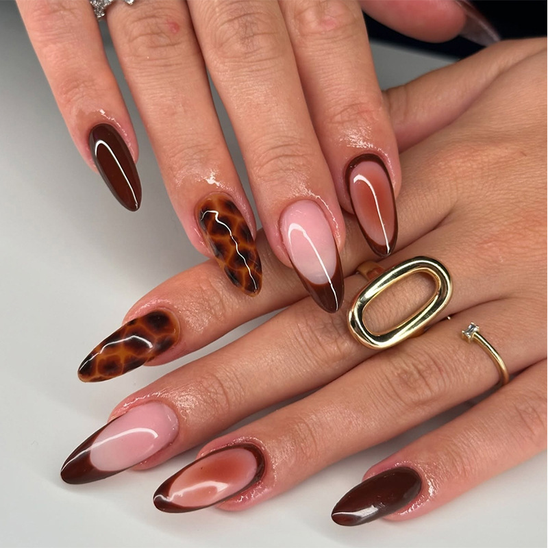 24 Pieces of Cross-Border New 3D Stereo Almond Wearable Nails Gradient Amber Leopard Print Mesh Manicure Nail Polish Finished Products Wholesale