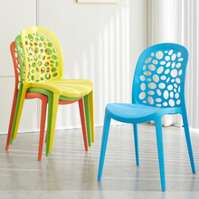 现代简约餐椅北欧家用餐厅椅子网红塑料休闲椅加厚成人靠背洽谈椅