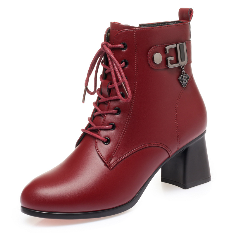 Fábrica al por mayor 2024 nuevas botas Martin de tacón medio zapatos de cuero forrados de lana de invierno de las mujeres botas cortas de cuero suave zapatos de madre transfronteriza