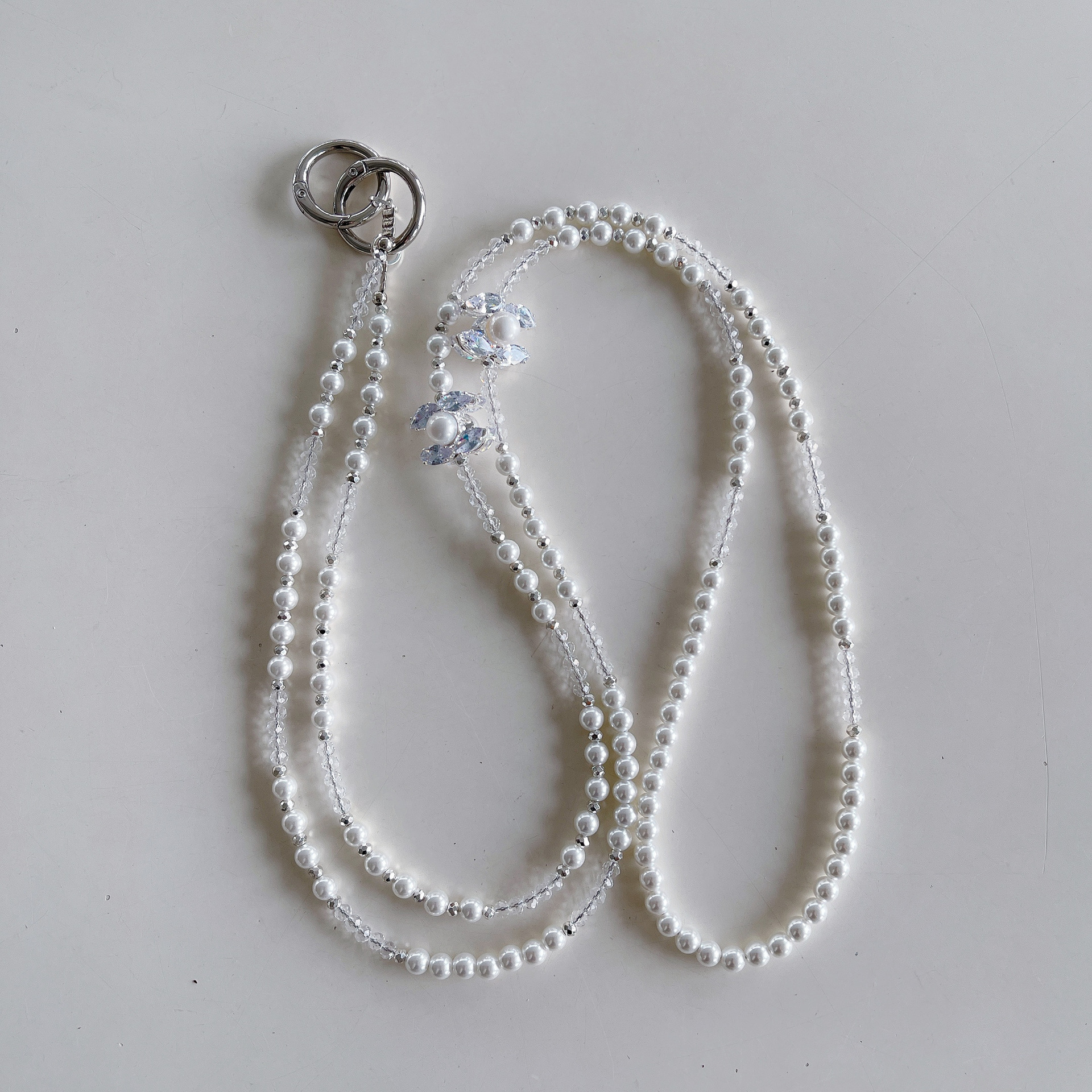 Cadena de teléfono móvil de alta gama hecha a mano de boutique, cadena larga de la serie Pearl Xiaoxiang, cordón de teléfono móvil de moda, colgante de mensajero largo