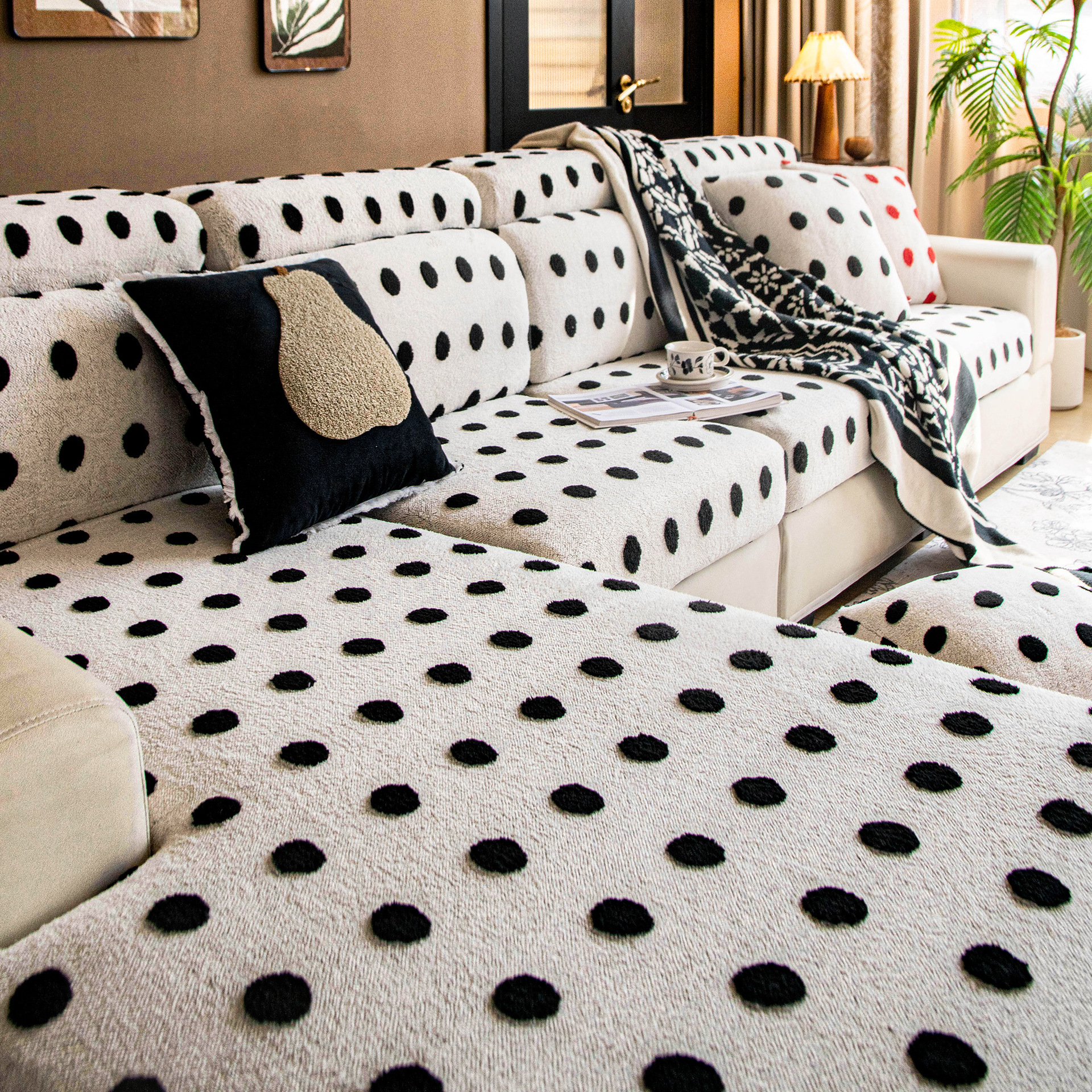 Sofá cubierta de invierno 2025 nuevo cojín de peluche grueso cubierta de cubierta de protección contra gatos rascar tela de cubierta tres asientos una princesa