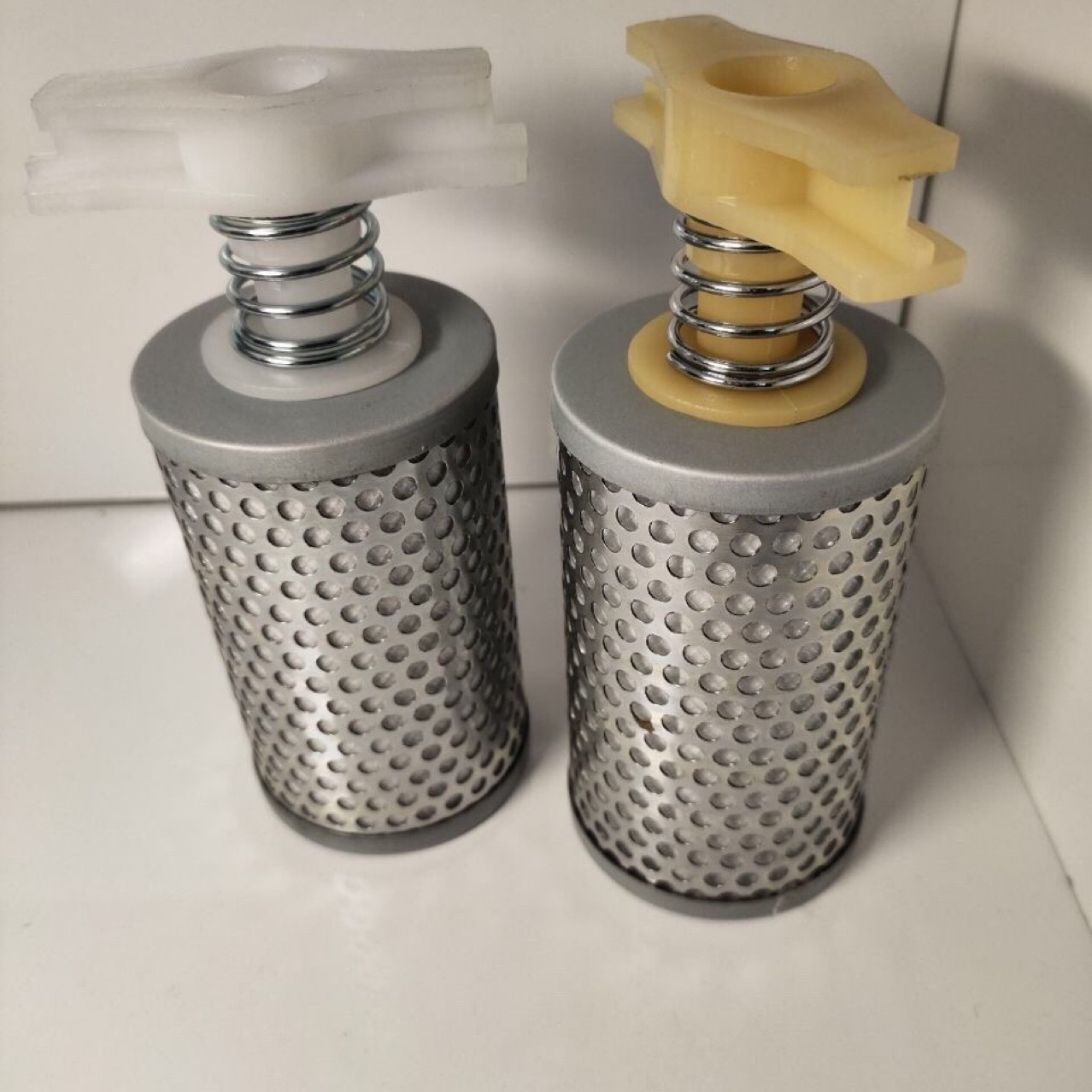 Jiefang j6 steering filter element small j6l oil storage tank steering filter element power steering oil pot filter element 0613