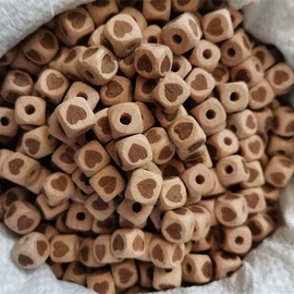 骰子、筹码;木质工艺品;游戏棋