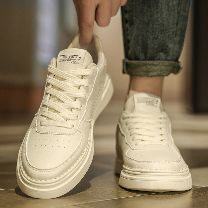 Pequeños zapatos blancos de verano zapatos transpirables de hombre zapatos de cuero casuales de alto nivel para hombres zapatos de skate de moda
