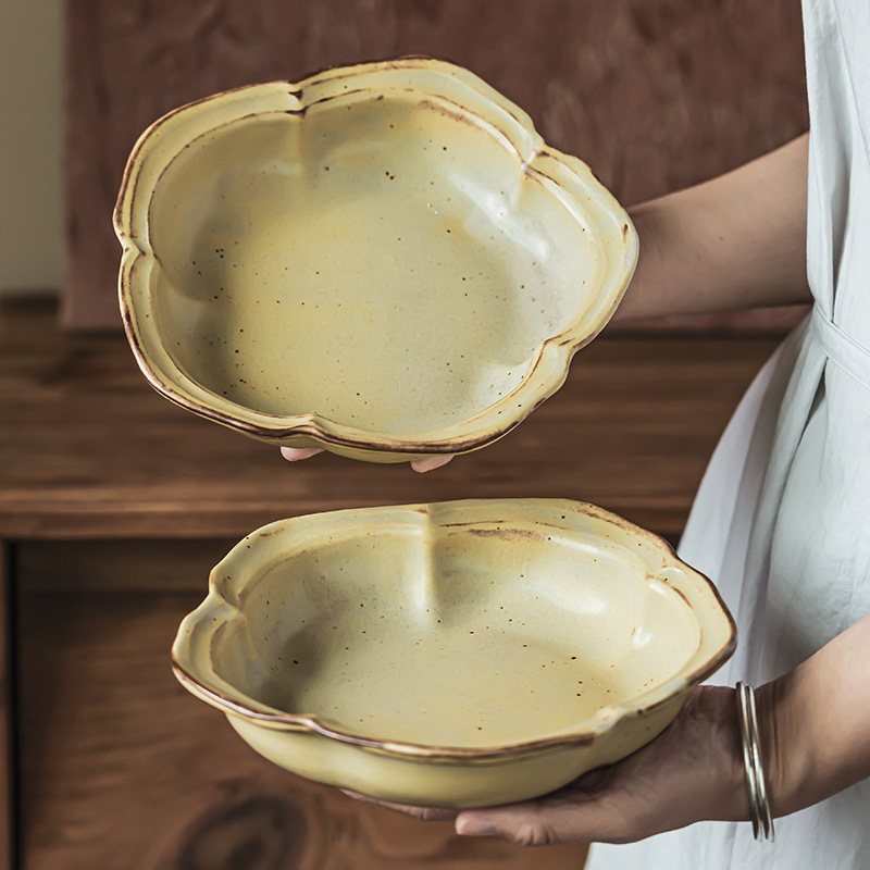 Plato de cerámica de alto valor creativo, plato de cerámica irregular, platos de platos al por mayor de estilo retro japonés.