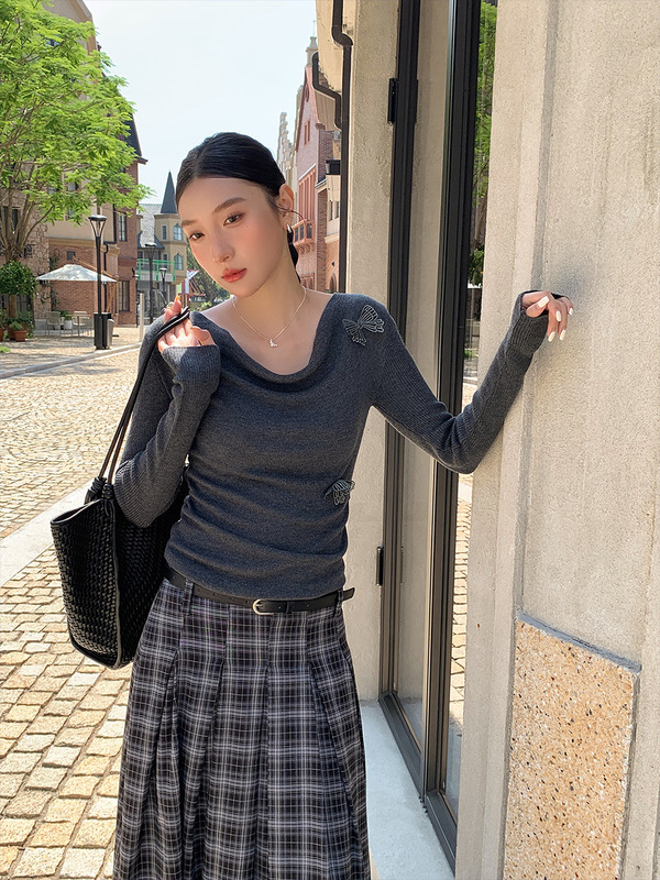 衣尔衫 蝴蝶 超显气质立体图案垂感针织衫女秋季精致修身显瘦0603|undefined