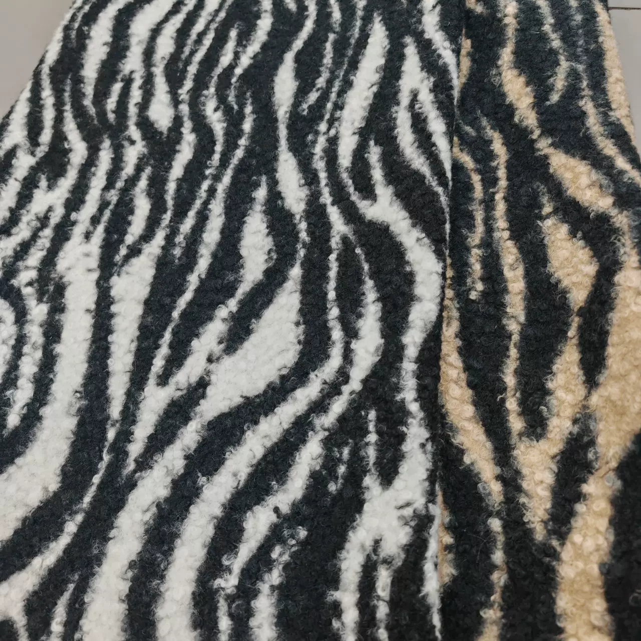 现货羊圈绒刺毛 圈圈呢毛绒 精品服装玩具沙发布箱包鞋帽复合面料