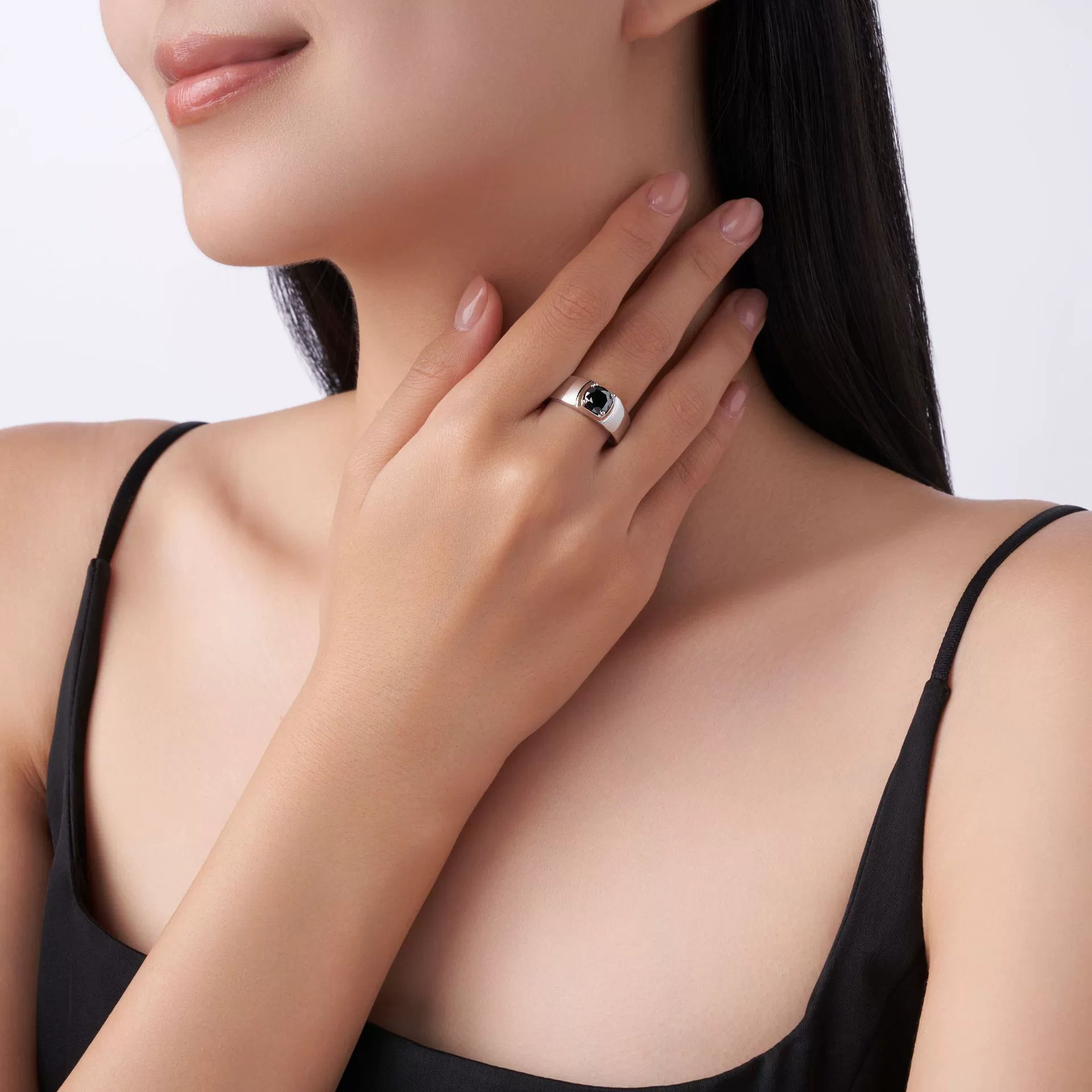 Classic black ring, platinum accessory stainless steel, European style, light luxury style, high-quality style, silver 925 sample