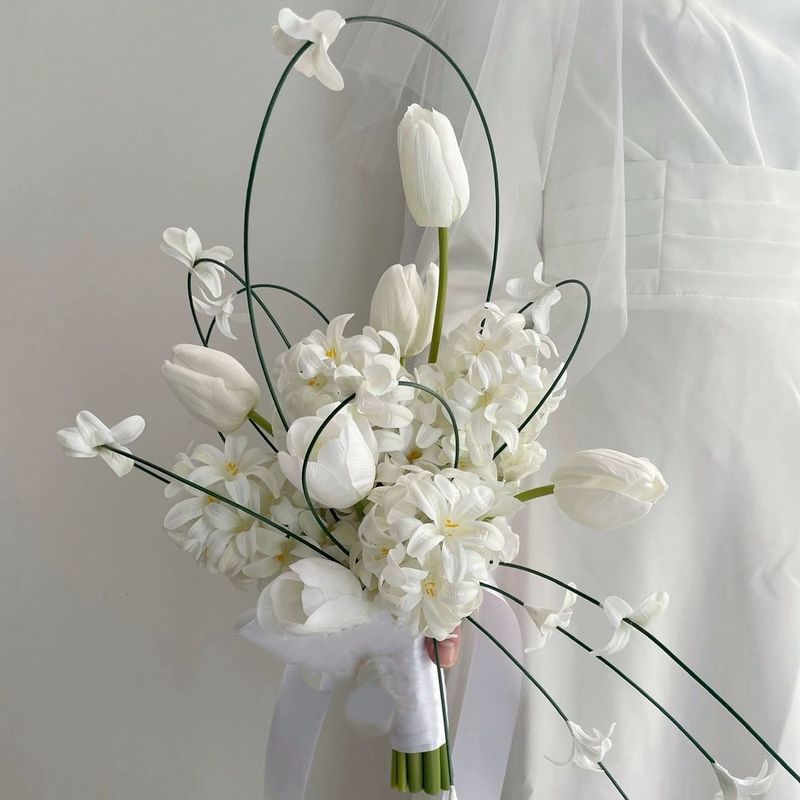白い花嫁のブーケ ヒヤシンスの花 結婚証明書登録 結婚式の写真撮影 ホームアクセサリー ブーケ|undefined