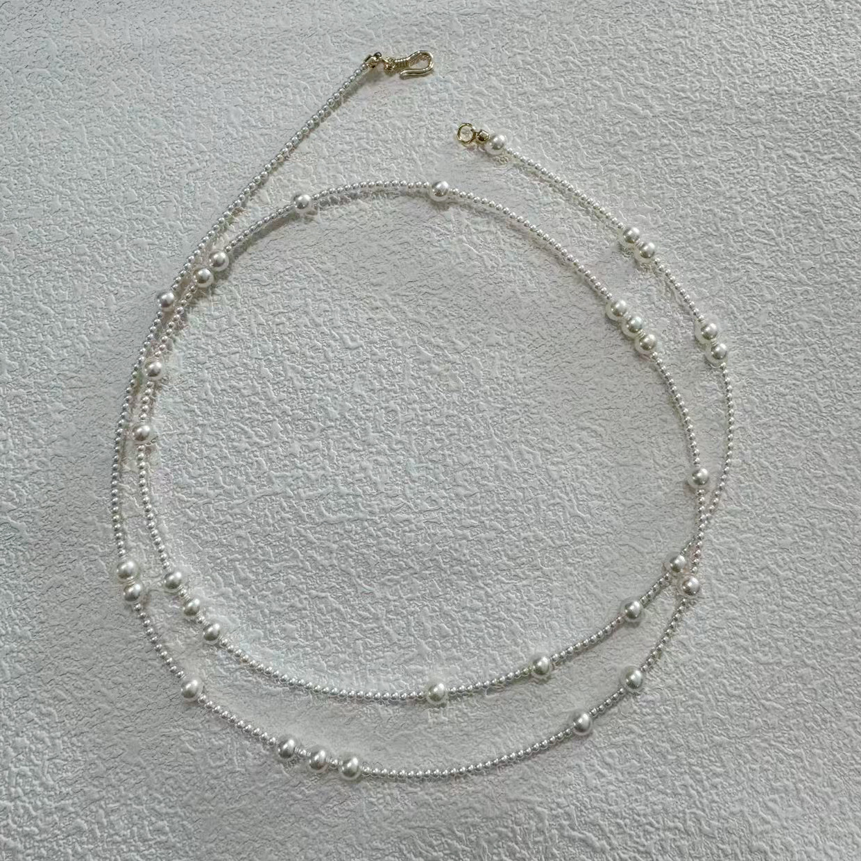 Collana a strati minimalista da donna con catene delicate gioielli_voghion.com