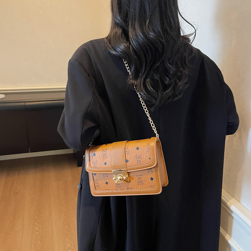 Este año, bolsos populares de color chocante para mujeres 2026 nueva moda, bolsos de cinturón de cadena versátil, bolsos exquisitos, bolsos cuadrados superfuegos