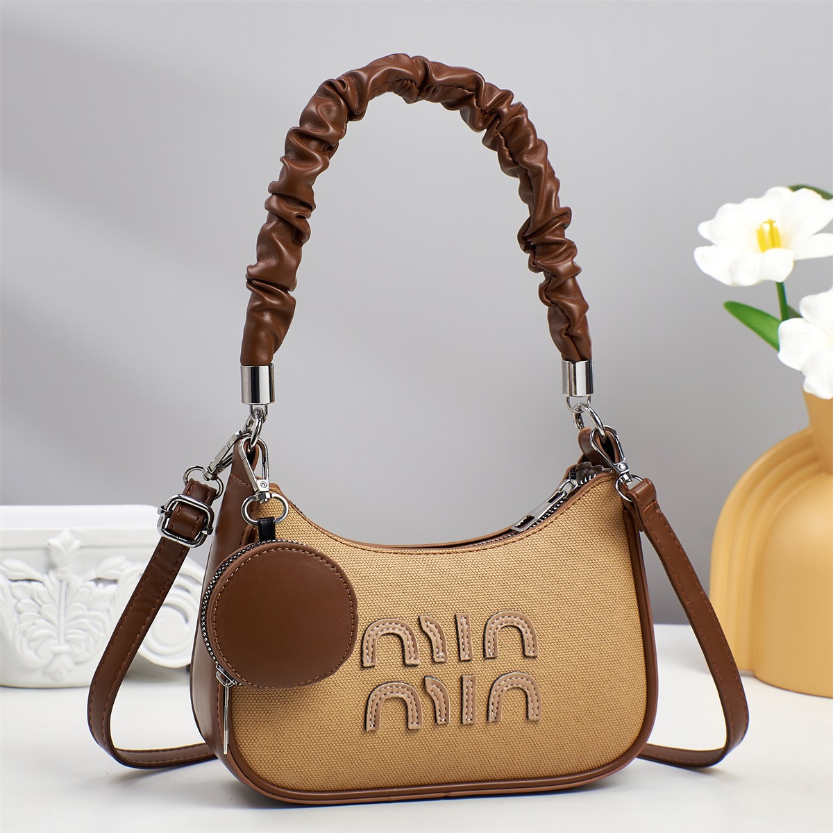 Bolso femenino de alta calidad práctico de gran capacidad para mujer bolso de bola de masa para mujer 2025 nuevo bolso de mensajero de un solo hombro