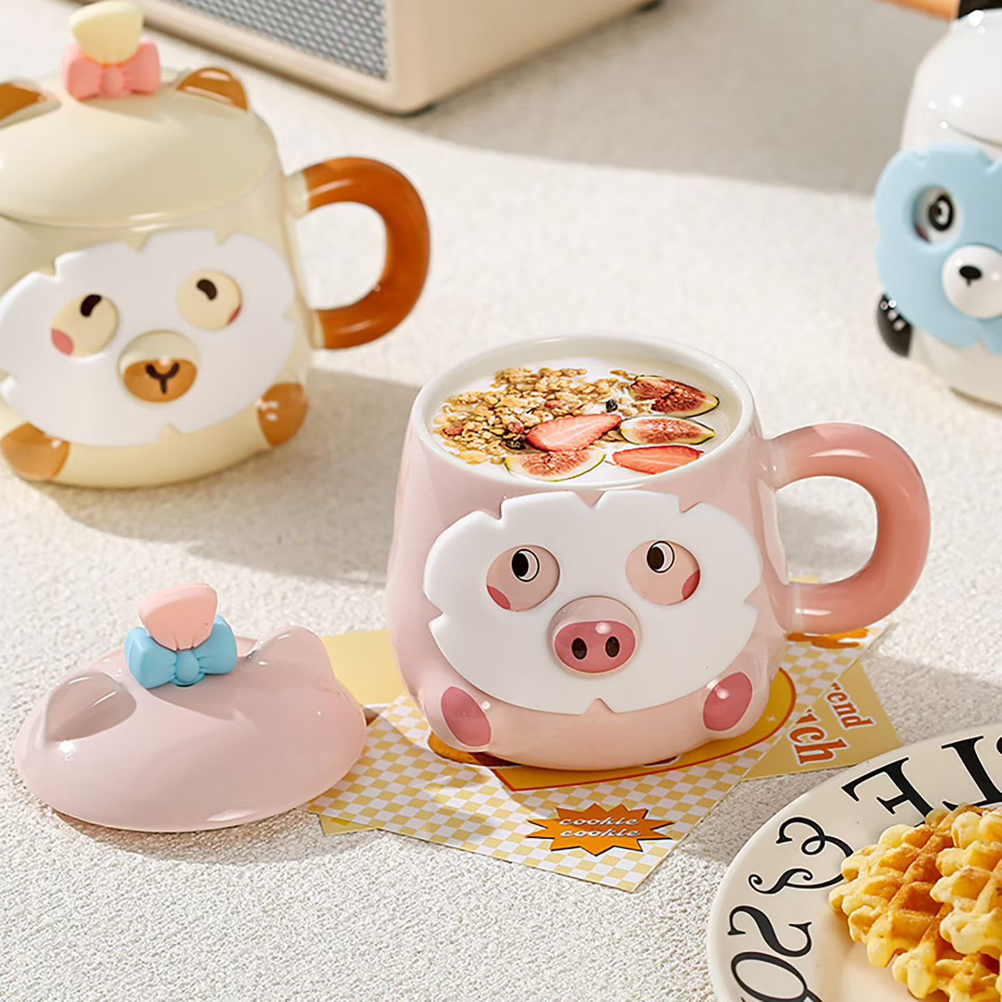 Personalidad creativa máscara de dibujos animados taza de cápsula encantadora con tapa de cerámica taza de café de alto valor de cara acompañante taza de regalo