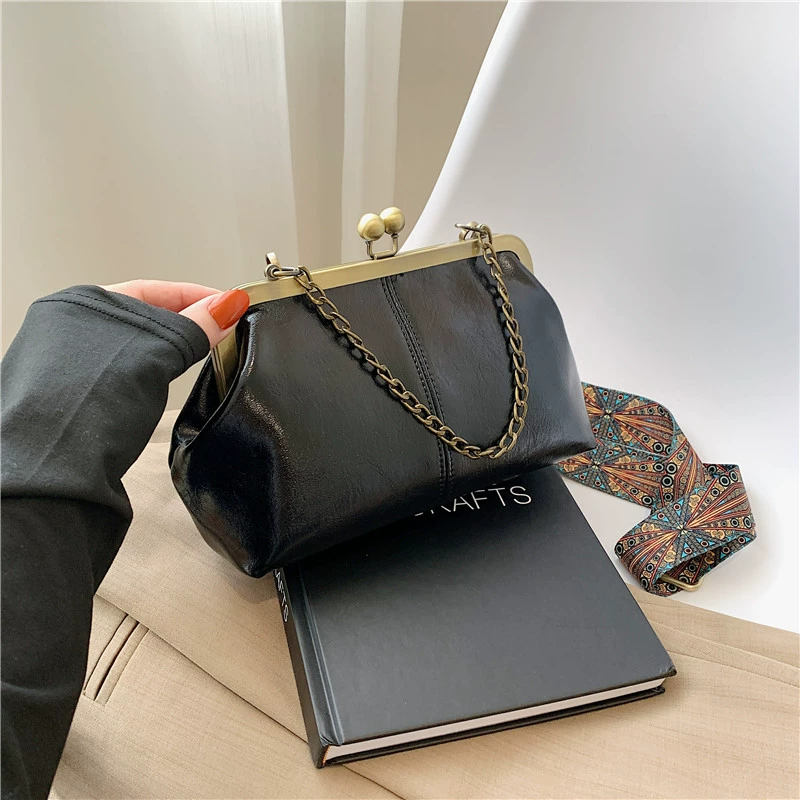 Shoulder bag, universal chain one‑shoulder, Korean style 2023, compact chic