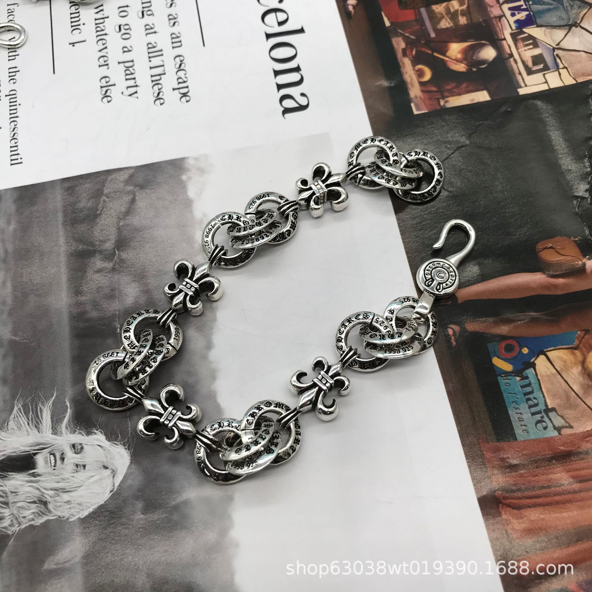 Anchor bracelet