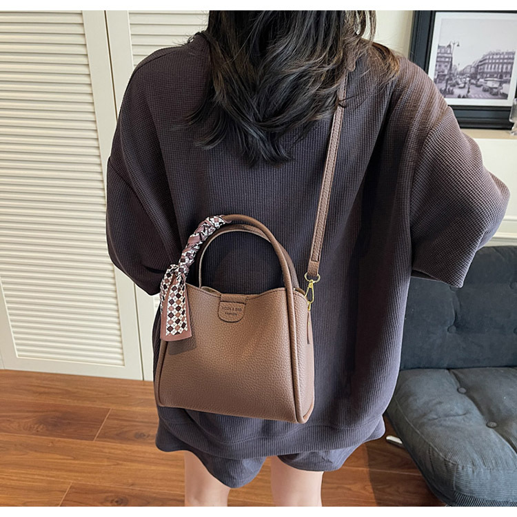 This year, the popular hand-held bucket bag for women in 2025 is a new, fashionable and simple single-shoulder small handbag that is versatile for commuting undefined