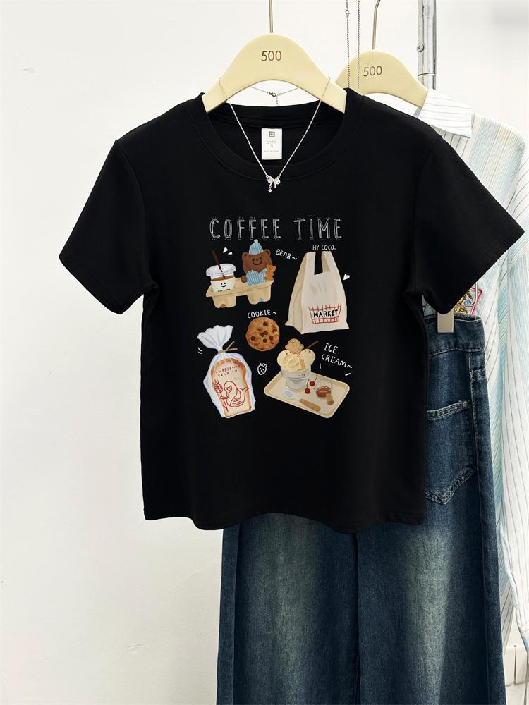 Summer short sleeve T-shirt with a round collar
