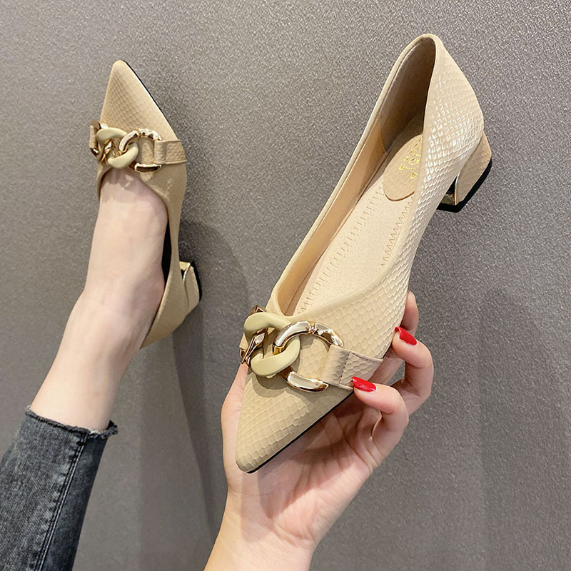 Zapatos de una sola capa de Punta puntiaguda Primavera y otoño nuevos zapatos de mujer Four Seasons zapatos de mujer profesionales moda boca baja cadena hebilla tacón grueso más tamaño zapatos de mujer de tacón bajo