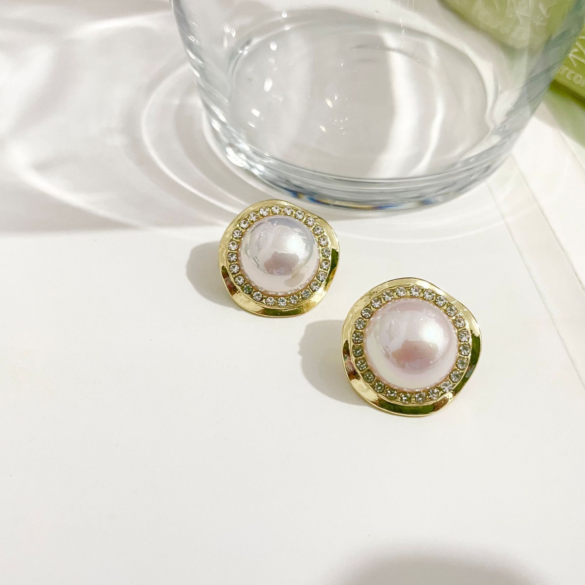 Fashion retro diamond pearl round female new cat eye alloy earringspicture4