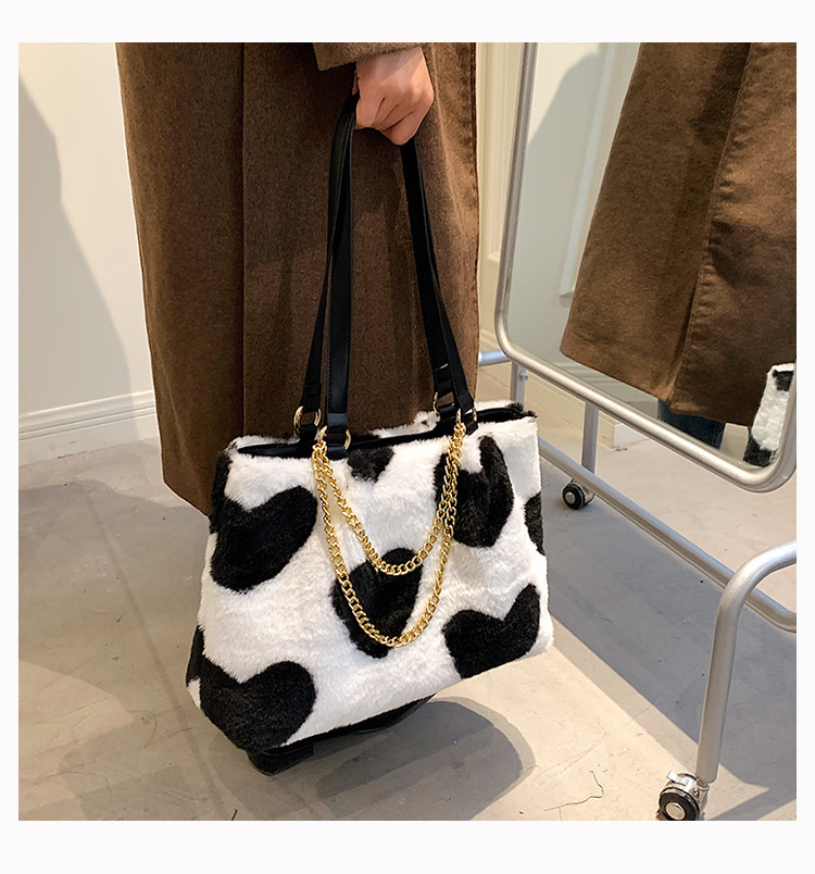 Printed Chain Tote Bag 2021 New Autumn and Winter Large Capacity Chain Plush OneShoulder Hand Carrying Plush Womens Bag Simplepicture3