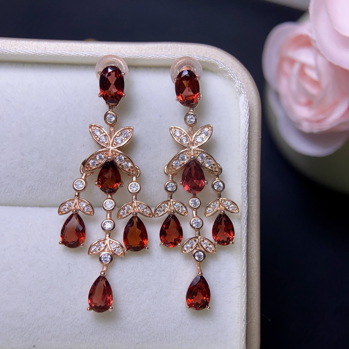 Natural wine-red garnet earrings, set in s925 sterling silver, with a 4*6mm flawless main stone