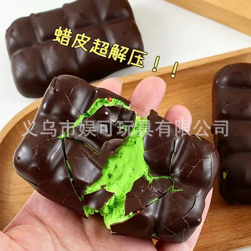 Pequeño libro rojo, chocolate crujiente hecho a mano, pellizco de bola, pellizco ultra suave, piel de cera descomprimida hecha a mano, pellizco de bola, pulpa de sonido crujiente, descompresión