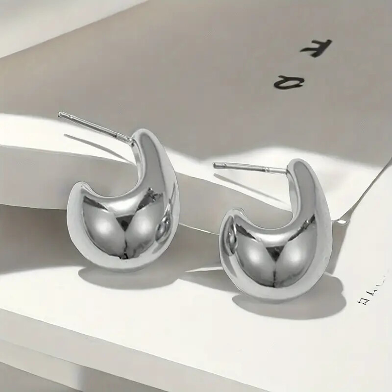 Labret piercing jewelry detail image