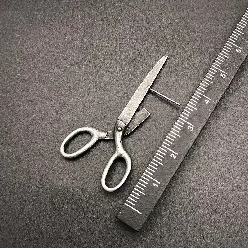 1 Pair Exaggerated Funny Scissors Plating Alloy Drop Earrings display picture 2