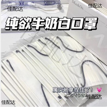 �̰�ɫ����Ů���ֵ�¿��г���һ�����ﶬ������͸����m�W�t