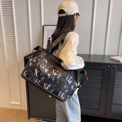 Travel bag large capacity yoga fitness bag large capacity business trip storage training bag portable accommodation luggage bag wholesale